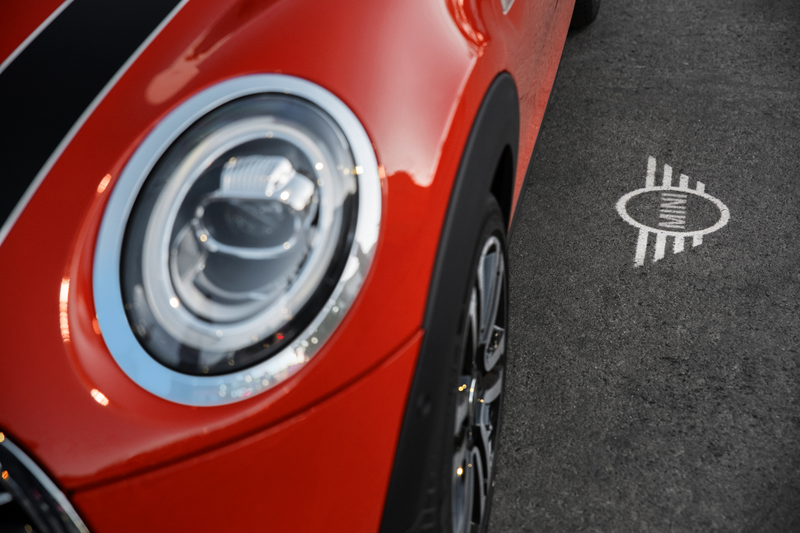 Illustration for article titled The 2019 Mini Cooper Is So British It Will Set Up Colonies And Has Very Strong Opinions About Cricket